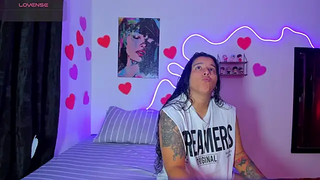 Snapshot of Dilan_and_Mia chatting on 02-27-26, 01:38 Dilan and Mia online show from 02-27-26, 01:38