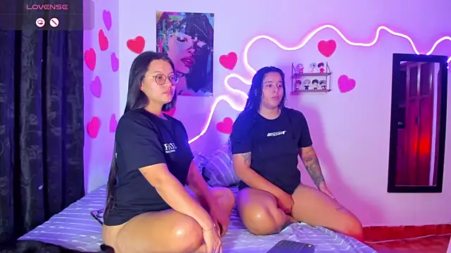 Snapshot of Dilan_and_Mia chatting on 03-03-26, 12:00 Dilan and Mia online show from 03-03-26, 12:00