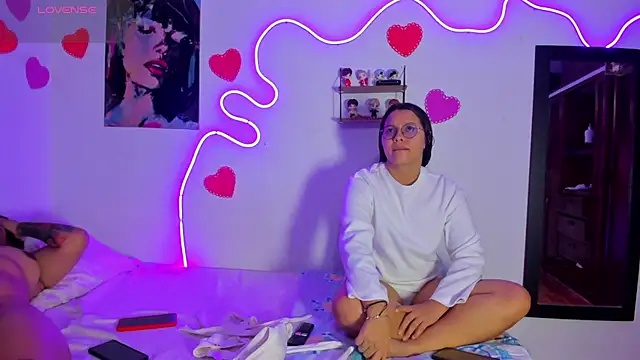 Dilan and Mia online show from 04-01-26, 11:02