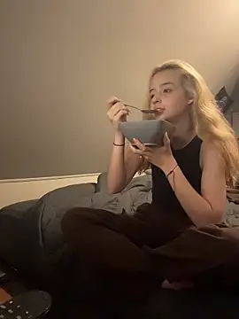 SeccySerena online show from 05-30-26, 04:15