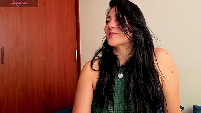 Snapshot of karla_valk1 chatting on 06-18-26, 01:37 karla valk1 online show from 06-18-26, 01:37