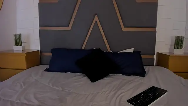 MeganHoffmaan online show from 11-17-25, 03:34