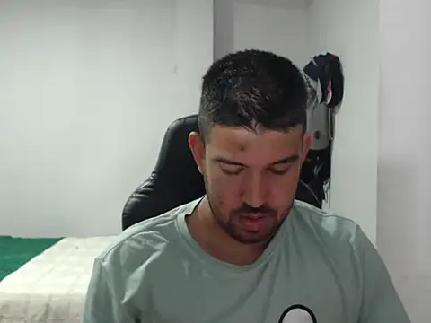 Axel11113 online show from 11-04-25, 04:22