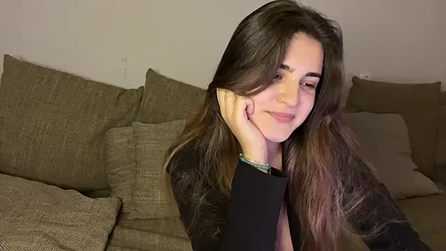 Snapshot of Vivalenti_Kiss chatting on 11-15-25, 04:58 Vivalenti Kiss online show from 11-15-25, 04:58