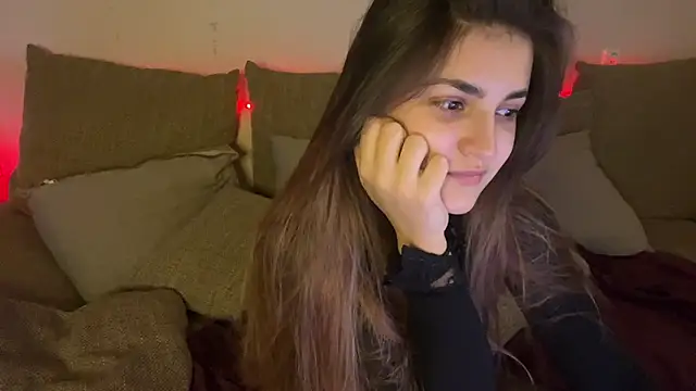 Snapshot of Vivalenti_Kiss chatting on 12-04-25, 12:36 Vivalenti Kiss online show from 12-04-25, 12:36