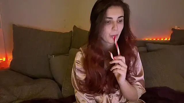 Snapshot of Vivalenti_Kiss chatting on 12-14-25, 04:23 Vivalenti Kiss online show from 12-14-25, 04:23