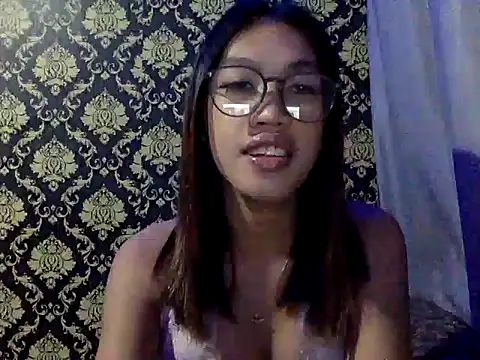 Snapshot of your_wifey chatting on 10-02-25, 10:22 your wifey online show from 10-02-25, 10:22