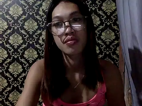 Snapshot of your_wifey chatting on 10-05-25, 12:03 your wifey online show from 10-05-25, 12:03