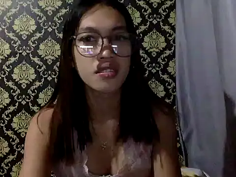 Snapshot of your_wifey chatting on 10-08-25, 12:36 your wifey online show from 10-08-25, 12:36
