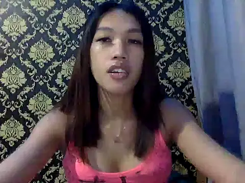 Snapshot of your_wifey chatting on 10-21-25, 11:00 your wifey online show from 10-21-25, 11:00