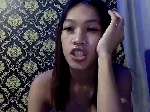 Snapshot of your_wifey chatting on 10-22-25, 11:32 your wifey online show from 10-22-25, 11:32