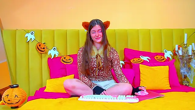 Snapshot of JessicaJewells chatting on 10-28-25, 06:50 JessicaJewells online show from 10-28-25, 06:50