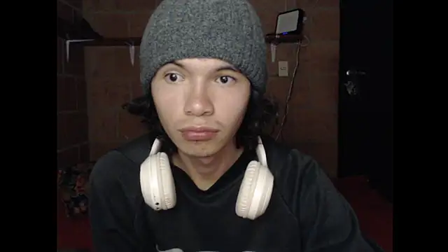 Snapshot of Xoxo_Smiles chatting on 09-21-25, 05:09 Xoxo Smiles online show from 09-21-25, 05:09