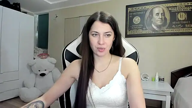 EmiLovsi online show from 10-08-25, 08:06