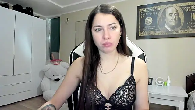 EmiLovsi online show from 10-10-25, 04:50