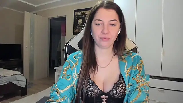 EmiLovsi online show from 01-31-26, 08:51