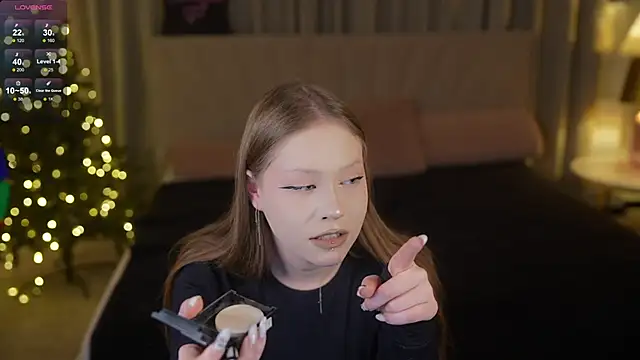 Snapshot of Esmie_Smile chatting on 12-17-25, 07:42 Esmie Smile online show from 12-17-25, 07:42