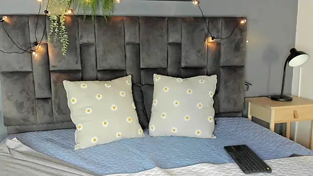 RiriiBrunette   online show from 09-22-25, 07:38