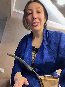 HellaryTourent online show from 02-06-26, 05:49