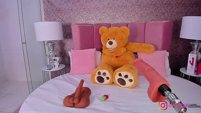 amber sparkle online show from 04-25-26, 01:41