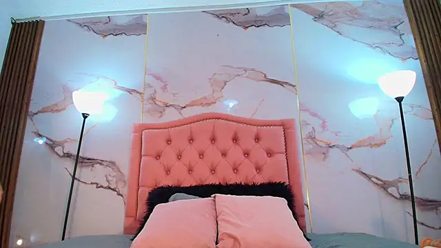 AlyaThompson online show from 12-21-25, 04:19