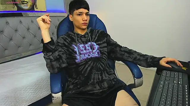 SamBlack  online show from 02-10-26, 03:38