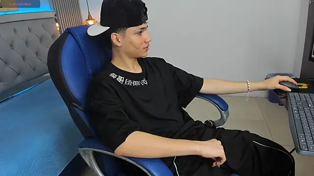 SamBlack  online show from 04-09-26, 12:43