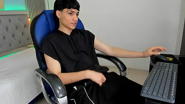 SamBlack  online show from 06-06-26, 12:43
