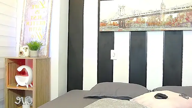 ParisRoux online show from 02-22-26, 01:31