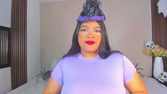 Snapshot of RileyDolly chatting on 10-28-25, 03:43 RileyDolly online show from 10-28-25, 03:43