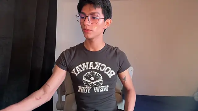 Snapshot of Angel_bunny2 chatting on 11-08-25, 03:29 Angel bunny2 online show from 11-08-25, 03:29