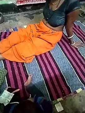 Snapshot of RAYI_Queen_4 chatting on 10-30-25, 03:46 RAYI Queen 4 online show from 10-30-25, 03:46