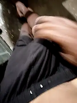 Snapshot of RAYI_Queen_4 chatting on 11-29-25, 03:59 RAYI Queen 4 online show from 11-29-25, 03:59