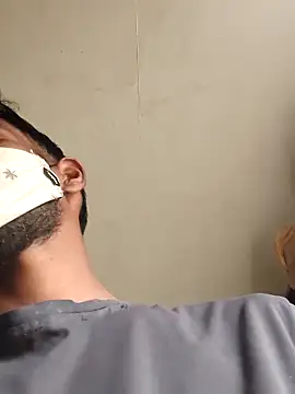 Snapshot of RAYI_Queen_4 chatting on 12-14-25, 04:07 RAYI Queen 4 online show from 12-14-25, 04:07