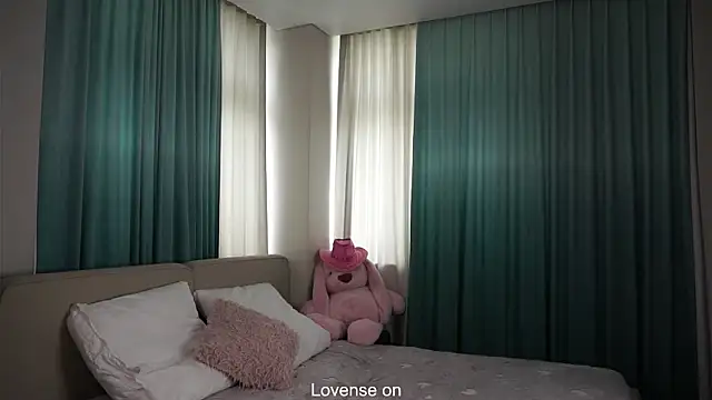 QueenieGitt online show from 06-11-26, 02:53