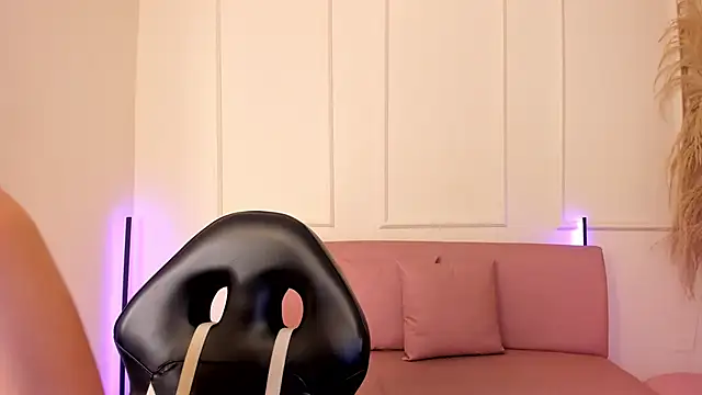 Lilily lv online show from 12-18-25, 12:22