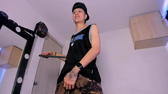 Snapshot of Mateo_Escobar chatting on 09-20-25, 04:08 Mateo Escobar online show from 09-20-25, 04:08