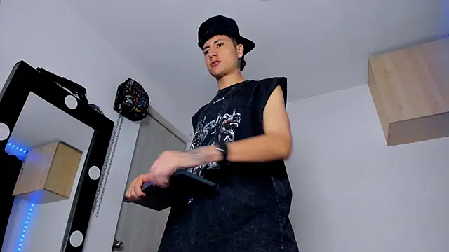 Snapshot of Mateo_Escobar chatting on 09-23-25, 12:13 Mateo Escobar online show from 09-23-25, 12:13