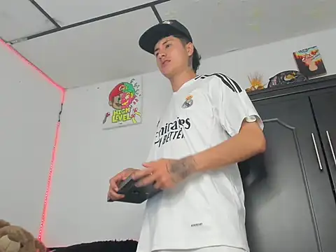 Snapshot of Mateo_Escobar chatting on 11-01-25, 02:35 Mateo Escobar online show from 11-01-25, 02:35