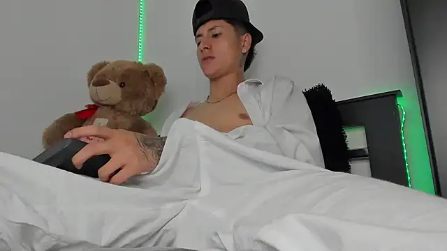 Mateo Escobar online show from 11-19-25, 07:52