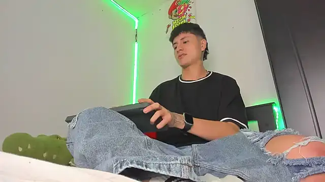 Mateo Escobar online show from 01-10-26, 03:41