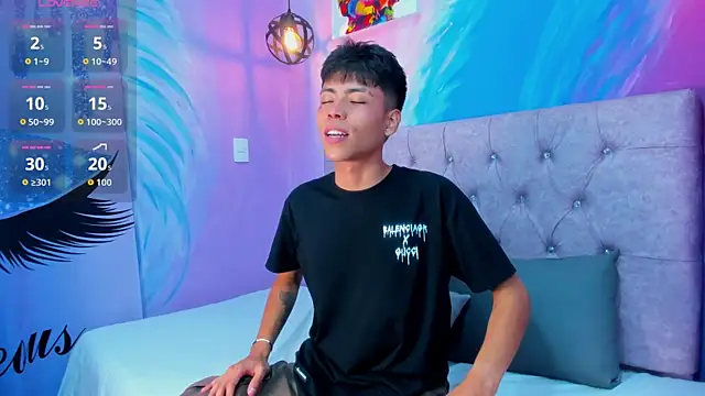 MaxiWildd online show from 03-26-26, 01:06