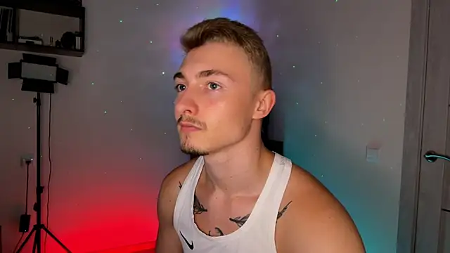 Snapshot of Artur__Skott chatting on 10-14-25, 05:58 Artur Skott online show from 10-14-25, 05:58