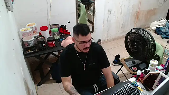 Leonino231 online show from 12-21-25, 05:20