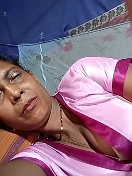 Snapshot of Savita992 chatting on 06-01-26, 07:43 Savita992 online show from 06-01-26, 07:43