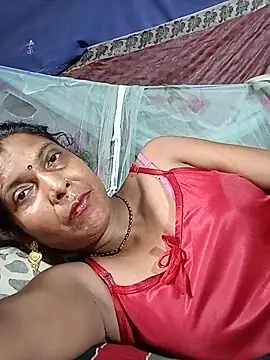Snapshot of Savita992 chatting on 06-05-26, 07:47 Savita992 online show from 06-05-26, 07:47