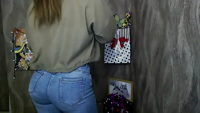 Snapshot of Linda_S_ chatting on 10-07-25, 11:18 Linda S  online show from 10-07-25, 11:18