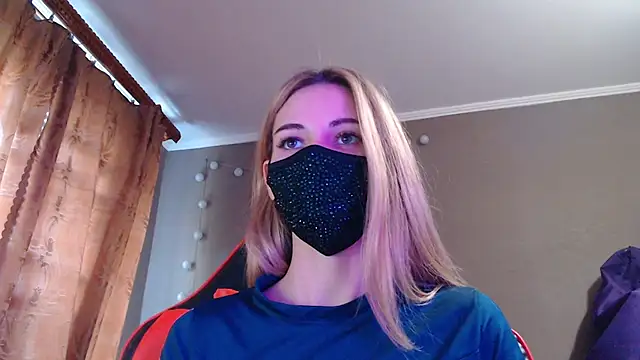 Snapshot of Iris_lave chatting on 10-25-25, 02:02 Iris lave online show from 10-25-25, 02:02