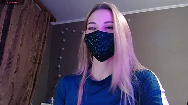 Snapshot of Iris_lave chatting on 10-31-25, 04:52 Iris lave online show from 10-31-25, 04:52