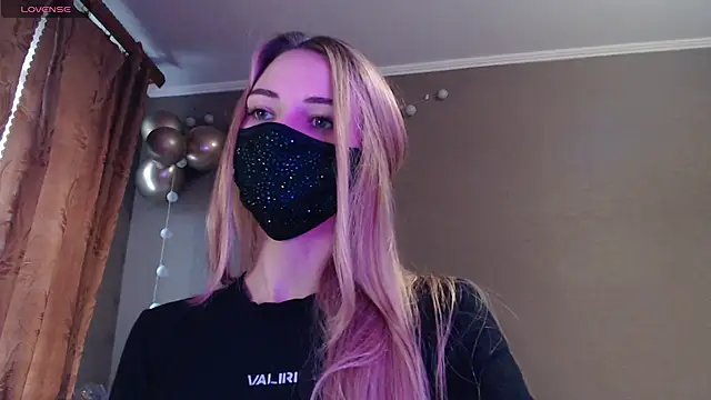 Snapshot of Iris_lave chatting on 11-20-25, 12:38 Iris lave online show from 11-20-25, 12:38